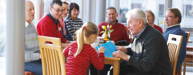 Gesellschaftliche Veränderungen: weniger - älter - bunter Gesellschaftliche Veränderungen: weniger - älter - bunter