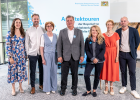 Gruppenbild mit Männern und Frauen