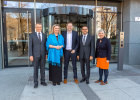 Ankunft der neuen Hausspitze am Ministerium
V.l.n.r.: Amtschef Ministerialdirektor Helmut Schütz, Staatsministerin Kerstin Schreyer, MdL, Staatsminister a.D. Dr. Hans Reichhart, Staatssekretär Klaus Holetschek, MdL, Ministerialdirektorin Brigitta Brunner