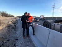 Minister Hans Reichhart besichtigt die Baumaßnahmen an der A99