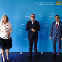 Bahn Chef Pofalla (mitte) im Bayerischen Verkehrsministerium. Bahn Chef Pofalla (mitte) im Bayerischen Verkehrsministerium.