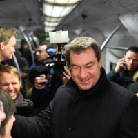 Markus Söder und Hans Reichhart in der Münchner S-Bahn Markus Söder und Hans Reichhart in der Münchner S-Bahn