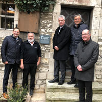 Die Dombauhütte Regensburg ist "Immaterielles Kulturerbe"Auf dem Foto von  links: Bayerns Bauminister Dr. Hans Reichhart, Helmut Stuhlfelder (Hüttenmeister der Dombauhütte Regensburg) , Karl Stock (Behördenleiter des Staatlichen Bauamts Regensburg) , MdL Franz Rieger, Prälat Dr. Franz Frühmorgen (Dompropst des Bistums Regensburg)