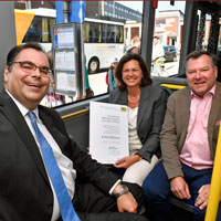 MVG-Chef Ingo Wortmann, Verkehrsministerin Ilse Aigner und Bürgermeister Josef Schmid bei der Testfahrt der neuen CityRing-Linie. 