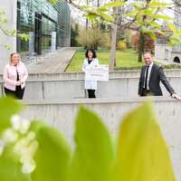 Bayerns Bauministerin Kerstin Schreyer, die Präsidentin der Bayerischen Architektenkammer Christine Degenhart und Umweltminister Thorsten Glauber Bayerns Bauministerin Kerstin Schreyer, die Präsidentin der Bayerischen Architektenkammer Christine Degenhart und Umweltminister Thorsten Glauber