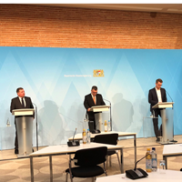 Pressekonferenz nach der Sitzung des Ministerrats am 28.02.2023. An den Rednerpulten stehen v.l.n.r. Staatsminister Christian Bernreiter, Staatsminister Dr. Florian Herrmann, Staatsminister Markus Blume Pressekonferenz nach der Sitzung des Ministerrats am 28.02.2023. An den Rednerpulten stehen v.l.n.r. Staatsminister Christian Bernreiter, Staatsminister Dr. Florian Herrmann, Staatsminister Markus Blume