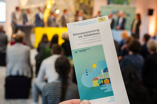 Broschüre „Klimaanpassung im Städtebau“ Broschüre „Klimaanpassung im Städtebau“