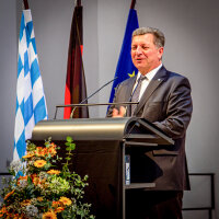 Bayerns Bauminister Christian Bernreiter würdigte die Leistungen der Ausgezeichneten: "Wir brauchen Menschen wie Sie, um unser Gemeinwesen noch lebenswerter zu machen und den Zusammenhalt in unserer Gesellschaft zu stärken.“