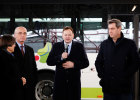 Ministerpräsident Dr. Markus Söder und Verkehrsminister Dr. Hans Reichhart bei  der Übergabe der Förderbescheide für die Grundlagenstudie zur Erweiterung des VGN und VVM an Vertreter der Landkreise und kreisfreien Städte