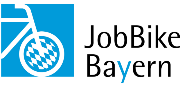Das Logo des JobBike Bayern: Die vordere Hälfte eines weißen Rades auf einem blauen Quadrat, die Speichen sind bayerische Rauten. Text: JobBike Bayern. - © StMB
