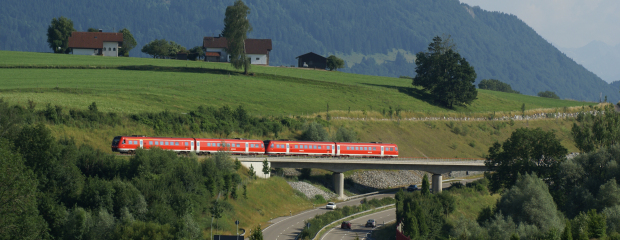 Bundesstraße 19 und Regionalbahn Kempten – Lindau südlich Kempten Bundesstraße 19 und Regionalbahn Kempten – Lindau südlich Kempten