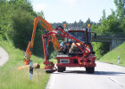 Mäharbeiten an einer Bundesstraße