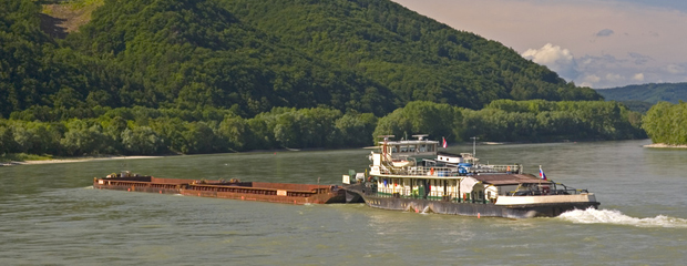 Lastkahn auf der Donau Lastkahn auf der Donau